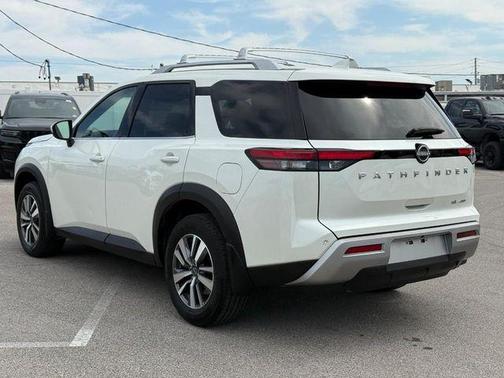 2024 Nissan Pathfinder SL 4WD