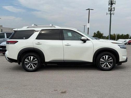 2024 Nissan Pathfinder SL 4WD
