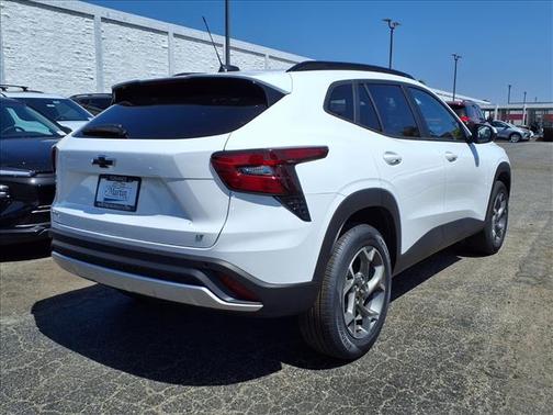 Summit White 2026 Chevrolet Trax FWD 4dr LT