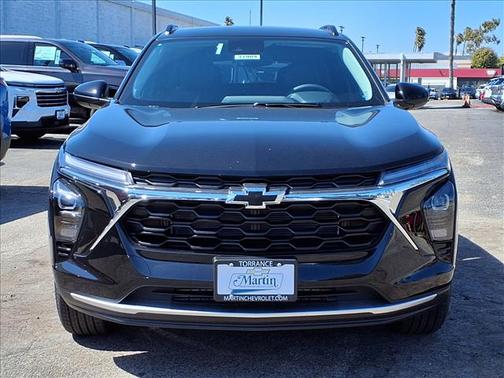 Mosaic Black Metallic 2026 Chevrolet Trax LT