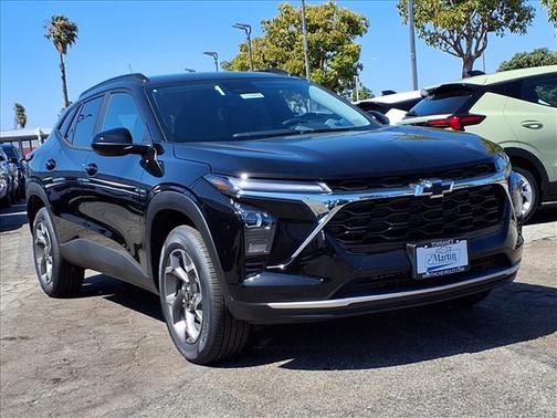 Mosaic Black Metallic 2026 Chevrolet Trax LT