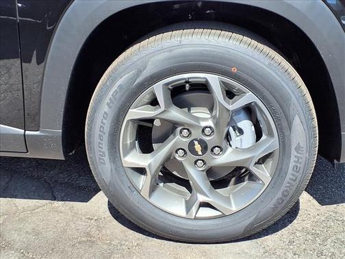 Mosaic Black Metallic 2026 Chevrolet Trax LT