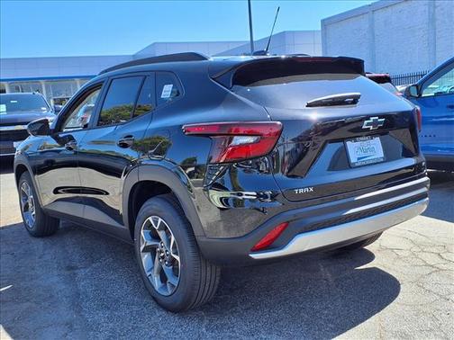 Mosaic Black Metallic 2026 Chevrolet Trax LT
