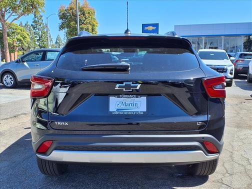 Mosaic Black Metallic 2026 Chevrolet Trax LT