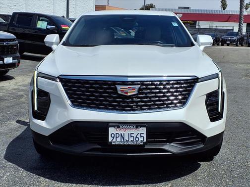 Crystal White 2024 Cadillac XT4 Luxury