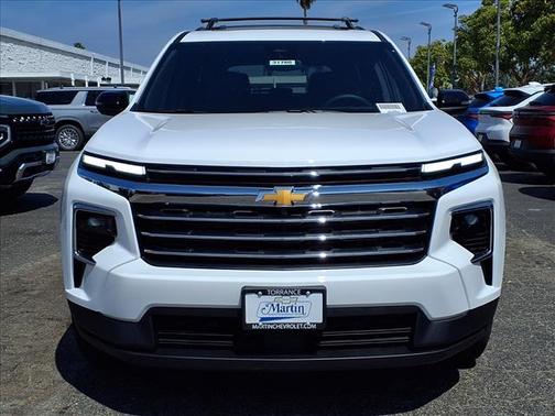 Summit White 2026 Chevrolet Traverse LT