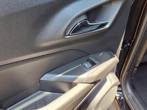Mosaic Black Metallic 2026 Chevrolet Trax LT