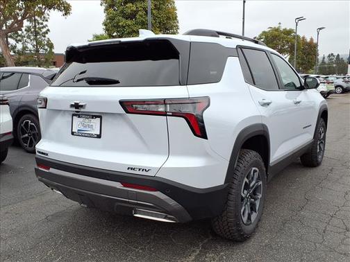 Polar White Tricoat 2026 Chevrolet Equinox FWD ACTIV