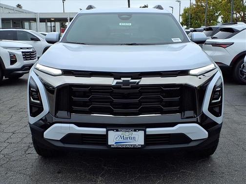 Polar White Tricoat 2026 Chevrolet Equinox FWD ACTIV