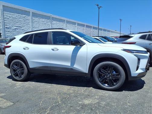 Summit White 2026 Chevrolet Trax FWD ACTIV