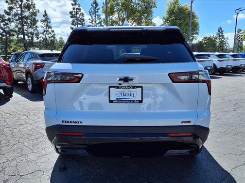 Polar White Tricoat 2026 Chevrolet Equinox FWD RS