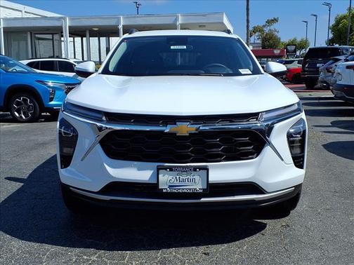 Summit White 2026 Chevrolet Trax LT
