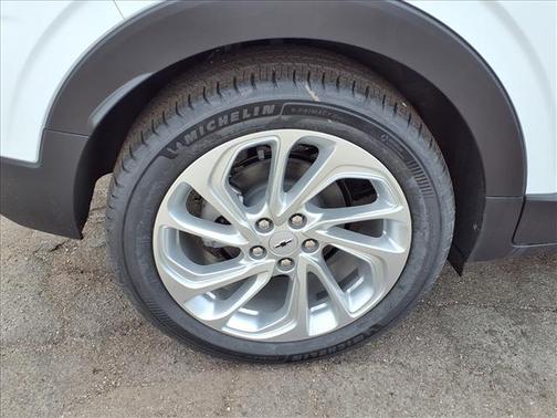 Summit White 2027 Chevrolet Bolt FWD 4dr LT