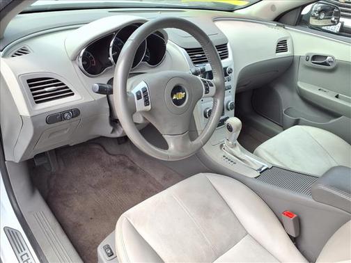 Summit White 2011 Chevrolet Malibu 2LT