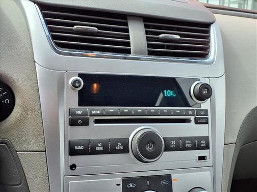 Summit White 2011 Chevrolet Malibu 2LT