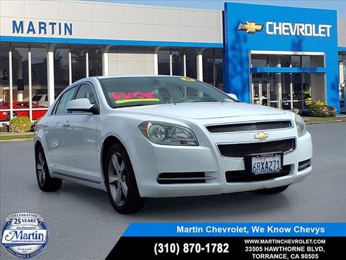 Summit White 2011 Chevrolet Malibu 2LT