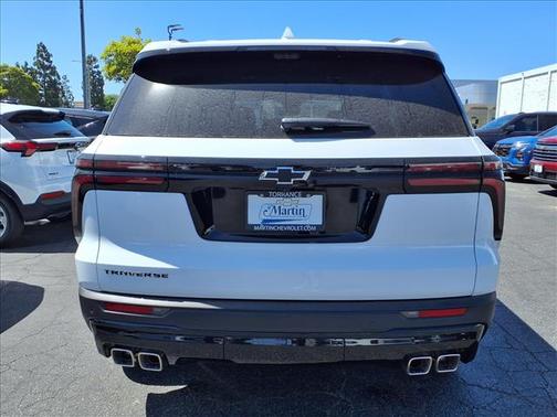 Summit White 2026 Chevrolet Traverse LT
