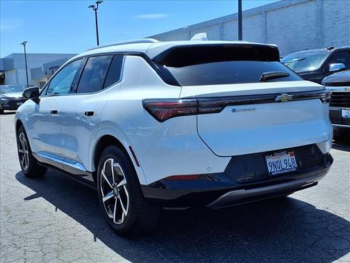 Summit White 2024 Chevrolet Equinox EV 2LT