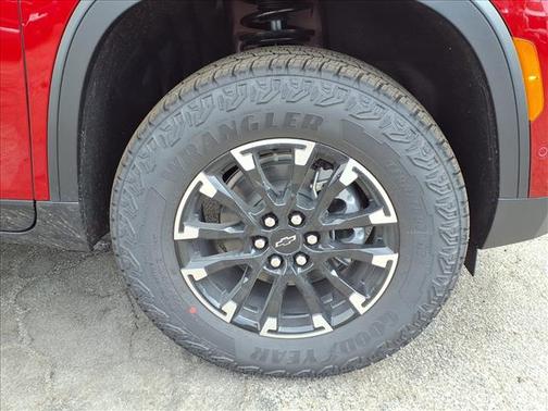 Radiant Red Tintcoat 2026 Chevrolet Traverse AWD 4dr Z71