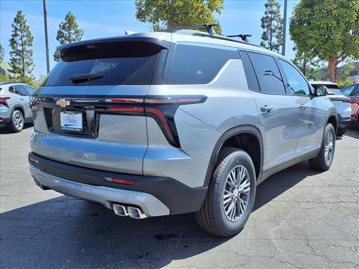 Sterling Gray Metallic 2026 Chevrolet Traverse LT