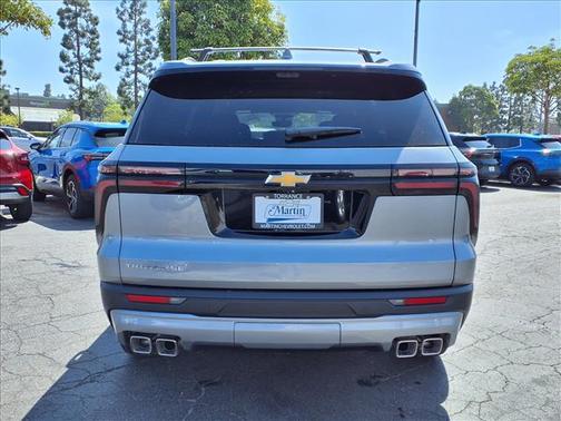Sterling Gray Metallic 2026 Chevrolet Traverse LT