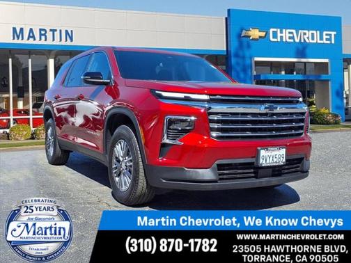 Radiant Red Tintcoat 2026 Chevrolet Traverse LT