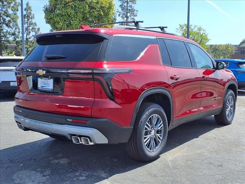 Radiant Red Tintcoat 2026 Chevrolet Traverse LT