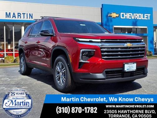 Radiant Red Tintcoat 2026 Chevrolet Traverse LT