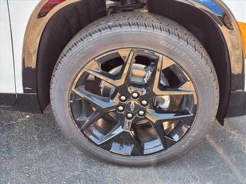 Polar White Tricoat 2026 Chevrolet Traverse RS