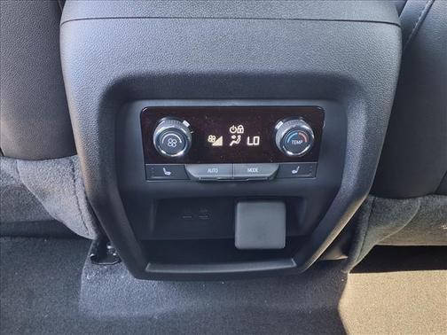 Polar White Tricoat 2026 Chevrolet Traverse AWD 4dr RS w/2RS