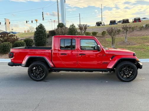 2025 Jeep Gladiator Nighthawk