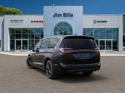 Diamond Black Crystal Pearlcoat 2026 Chrysler Pacifica L