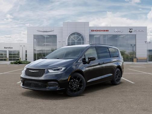 Diamond Black Crystal Pearlcoat 2026 Chrysler Pacifica L