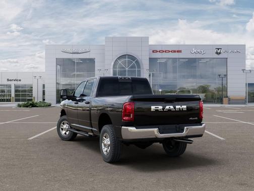 Diamond Black Crystal Pearlcoat 2025 RAM 2500 Tradesman Crew Cab 4x4 6'4' Box