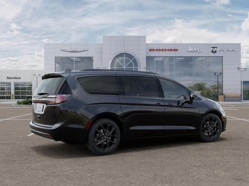 Diamond Black Crystal Pearlcoat 2026 Chrysler Pacifica L