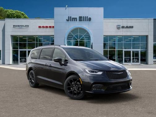 Diamond Black Crystal Pearlcoat 2026 Chrysler Pacifica L