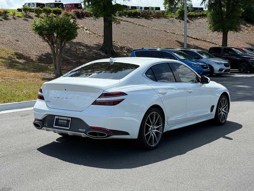 Uyuni White 2025 Genesis G70 2.5T RWD