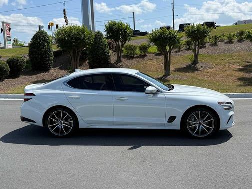 Uyuni White 2025 Genesis G70 2.5T RWD