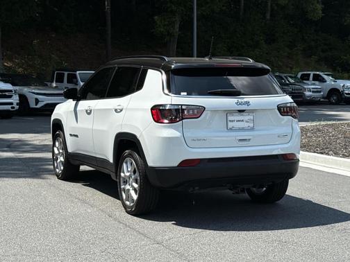 Bright White Clearcoat 2024 Jeep Compass Latitude Lux