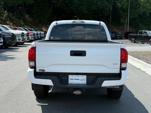 White 2022 Toyota Tacoma SR5
