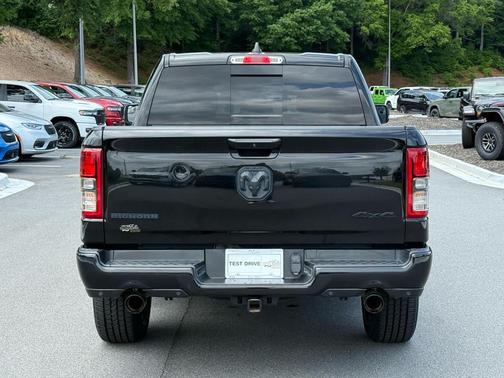 Diamond Black Crystal Pearlcoat 2022 RAM 1500 Big Horn/Lone Star