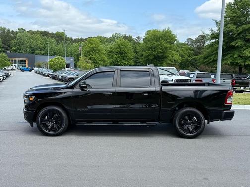 Diamond Black Crystal Pearlcoat 2022 RAM 1500 Big Horn/Lone Star