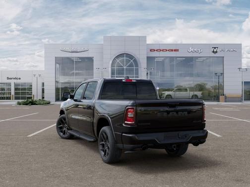 Diamond Black Crystal Pearlcoat 2026 RAM 1500 Laramie