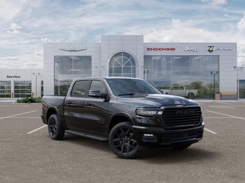 Diamond Black Crystal Pearlcoat 2026 RAM 1500 Laramie
