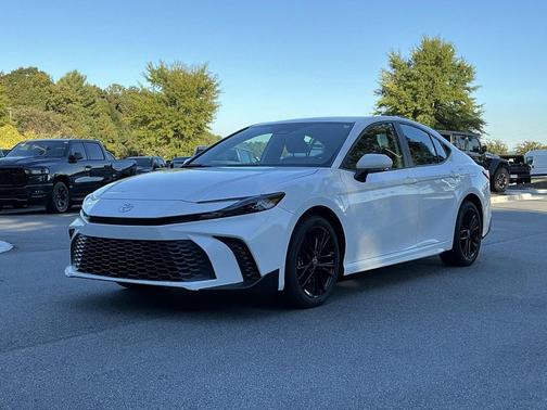 Ice Cap 2025 Toyota Camry SE