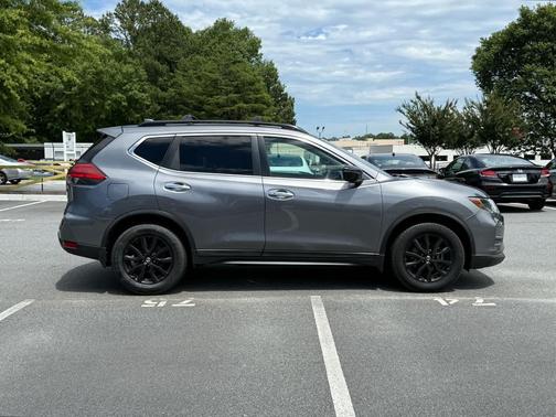 Gun Metallic 2017 Nissan Rogue SV