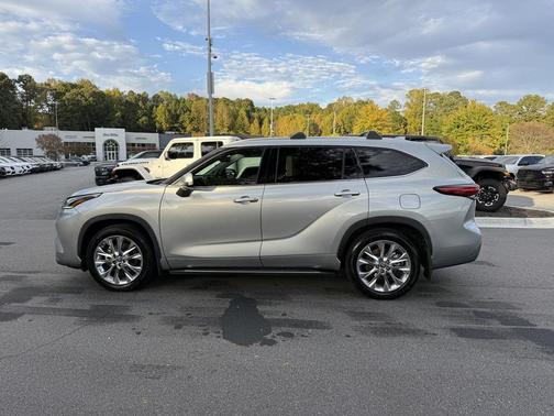 Celestial Silver Metallic 2021 Toyota Highlander Limited
