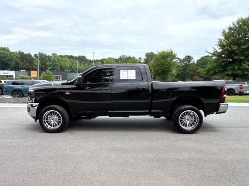 Diamond Black Crystal Pearlcoat 2024 RAM 2500 Tradesman Crew Cab 4x4 6'4' Box