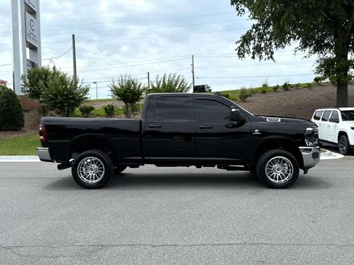 Diamond Black Crystal Pearlcoat 2024 RAM 2500 Tradesman Crew Cab 4x4 6'4' Box