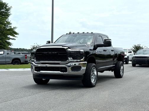 Diamond Black Crystal Pearlcoat 2024 RAM 2500 Tradesman Crew Cab 4x4 6'4' Box